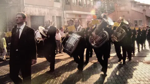 BANDA DE SALAS PASEANDO EN FIESTAS