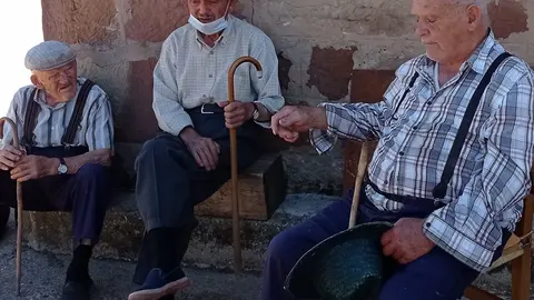LOS VECINOS DE LARA RECORTADA