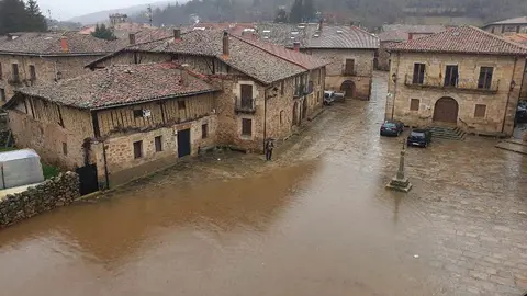 Inundación en la plaza de Salduero este lunes 25.