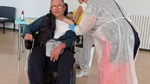 FOTO DE LA SEGUNDA VACUNA DE RICARDO DÍEZ AUSIN