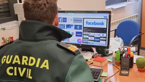 FOTO Guardia Civil denunciando