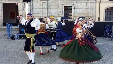 Grupo de Danzas 'Tierras de Arauzo'