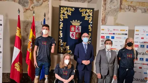 E0olO8oXEAUxDTL