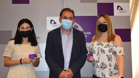 Entrega dos tarjetas cheque bebé