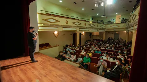 2 PonmeUnCorto_proyeccion-teatro