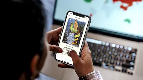 Niña jugando con Lumbre App