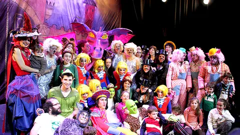 La representación de “Un Musical Muy 
Verde” en 2015 en el Teatro Auditorio fue 
un gran éxito de público y de taquilla y 
en él participaron más de 70 personas