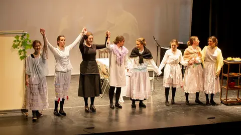 Imagen de uno de los actos del IES Alfoz de Lara en el Teatro(1)
