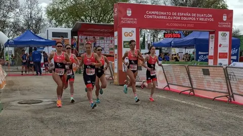 Las-chicas-del-Club-Triatlón-Soriano-firman-el-histórico-ascenso-a-Primera-1024x599