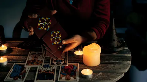 <p> Tarot 806 económico con videntes y tarotistas buenas sin gabinete </p>