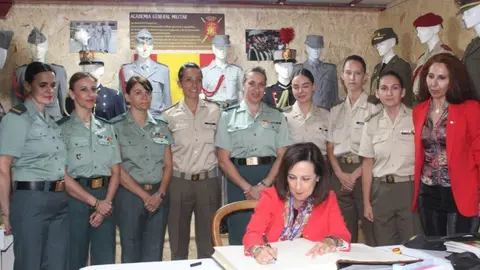 LA MINISTRA EN NAVALENO (114)