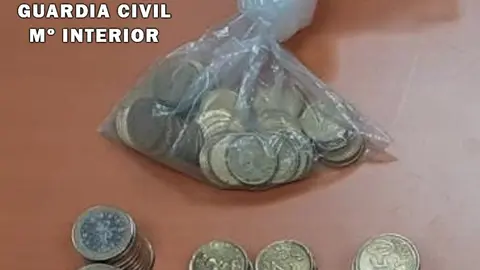 ROBO CON FUERZA_monedas