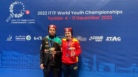 María y su compañero tras la final que les daba la medalla de plata
