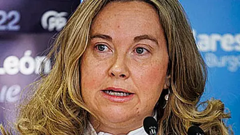 Burgos. Cierre de campaña. En la sede del PP Ángel Ibáñez hace balance de la campaña. Cristina Áyala. Borja Suarez.