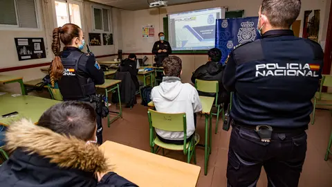 Foto de archivo de las charlas que imparte Policía Nacional