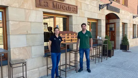 Eric Ribas y Silvia Pérez, gerente y directora del Hotel La Muedra.