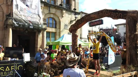 Campeones en la Meta de la Desafío (2)