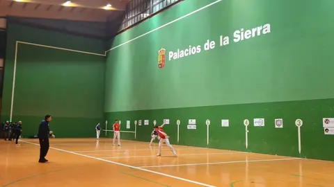 Imagen de los premiados en el  XIX Trofeo Pinares 2022 de Pelota a Mano