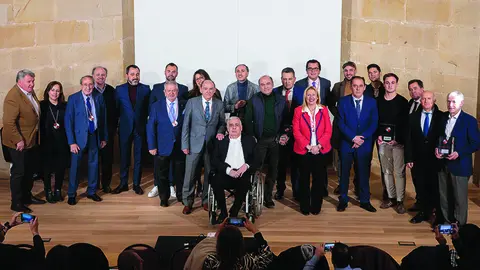 Los premiados en 2024 posan para la foto