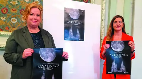 La alcaldesa de Burgos, Cristina Ayala junto a la concejal de cultura, Marta Alegría, durante la presentación del programa