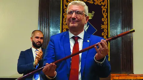 Eduard con la vara de mando de Esplugues