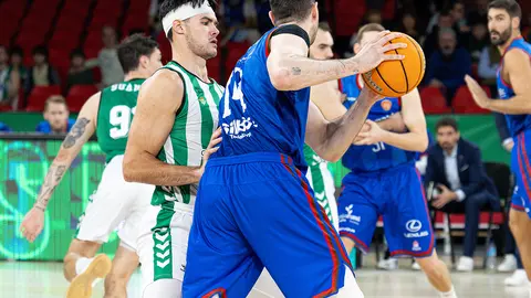 Real Betis Baloncesto-Silbö San Pablo Burgos (Firma – Real Betis Baloncesto) (2)