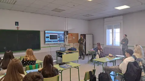 Personal de la Subdelegación de Defensa en Soria se ha desplazado allí