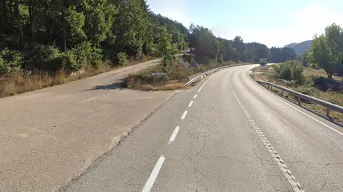Entrada a la pista forestal de Cubillos desde la CL-117 pasando Covaleda