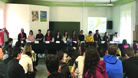 Alumnos y profesores del instituto en jornadas de orientación