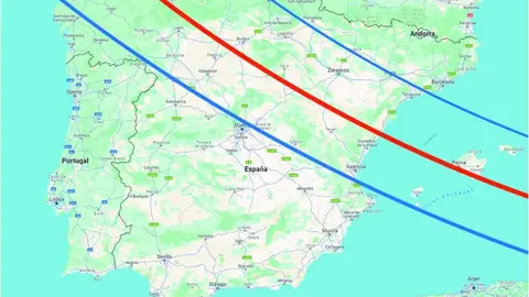 En esta imagen se puede apreciar en rojo la zona en la que ser&aacute; m&aacute;s visible el eclipse solar, quedando Pinares enmarcada en ella