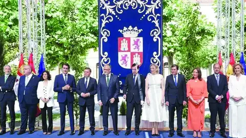 Representantes de los nuevos consejeros del Ejecutivo presidido por Alfonso Mart&iacute;nez Ma&ntilde;ueco