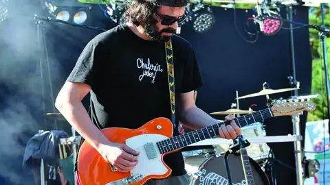 Uno de los muchos guitarristas que amenizaron la jornada en el Pinares Rock