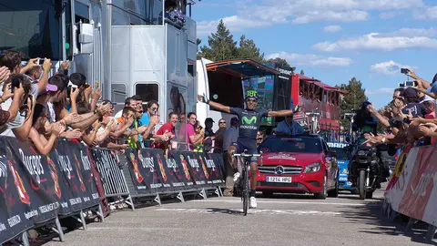 Nairo Quintana entrando en meta en las Lagunas de Neila (2013)