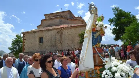 Conchi Orte encandila las fiestas de La Blanca en Cabrejas del Pinar con la romería en la ermita el sábado 19