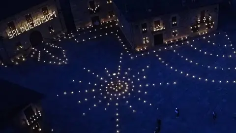 Las calles de Salduero brillan esta noche con 6.000 velas en una nueva edición de 'Luces del Duero'