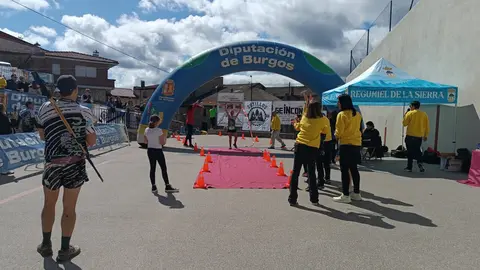 El pinariego Francisco Alonso Álvarez "Paquito" y Esther Pérez Septién se imponen en la carrera larga de la Muñalba Trail Xtrem 2025