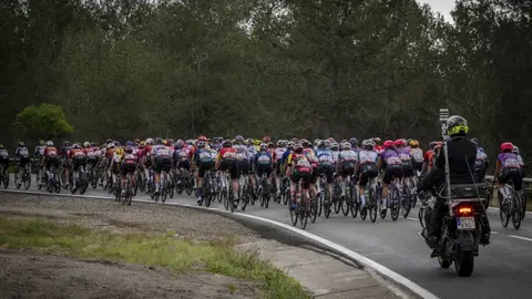 La 5ª etapa de La Vuelta Ciclista a España Femenina entre Golmayo y Lagunas de Neila, el jueves 8 de mayo