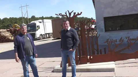 La dirección de Burpellet celebra con la plantilla y amigos la comida-fiesta en Pinarejos por el 90 aniversario de la empresa