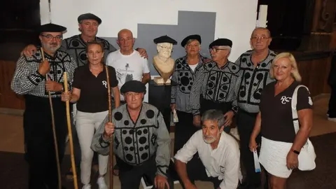 La exposición de Humberto Abad a su hermano Santi abre un programa de Silvicultura naval y etnográfica