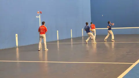 Ya se conocen los primeros finalistas del XXII Trofeo Pinares 2025 de Pelota a Mano tras los partidos disputados en Vilviestre del Pinar