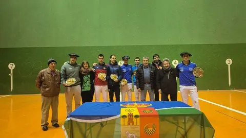 Lerena en Mano Individual y la pareja Garmendia-Labaka se proclaman vencedores del XXII Trofeo de Pinares de Pelota a Mano en Palacios de la Sierra