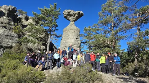 El Belén ya está en Peña El Vaso en Quintanar tras la ruta hacia el paraje con participación vecinal