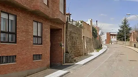 Investigan la muerte de dos  jóvenes hallados dentro de un coche en un garaje de Soria