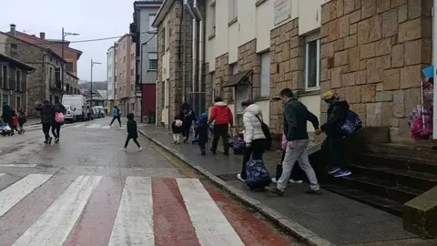 Los padres sacan a los niños del colegio de Navaleno al no estar garantizada la seguridad tras los últimos sucesos