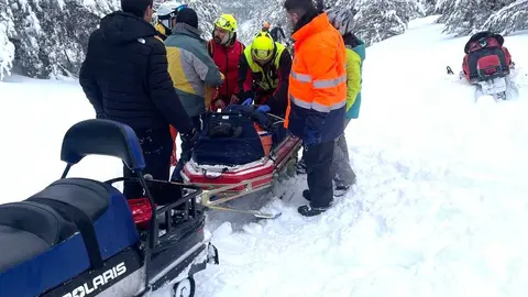 Integrantes de Motonieve Urbión  resaltan la importancia de dejar circular a los vehículos a motor en La Rioja tras participar en un rescate en el término de Villoslada