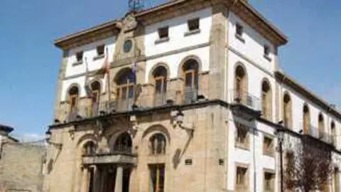 La Sociedad de Maderas se desvincula del vandalismo que afectó a un vehículo tras el pleno de Covaleda