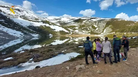 Trasladan al Hospital de Soria a una mujer tras sufrir un síncope en las cercanías de La Laguna de Cebollera