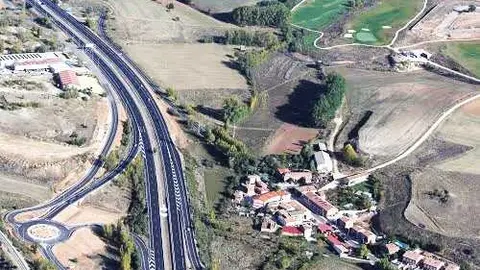 Transportes ejecuta las obras de reparación del  paso elevado de la A-1 sobre la N-234, en el  enlace de Sarracín