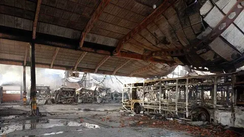 Un incendio calcina 39 autobuses urbanos en las cocheras del Ayuntamiento de Burgos