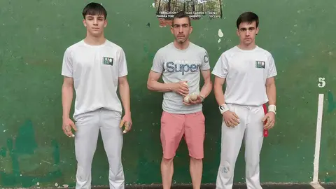 Ya se conocen los finalistas en la modalidad del cuatro y medio del II Torneo de Pelota a Mano "Tu Voz en Pinares"